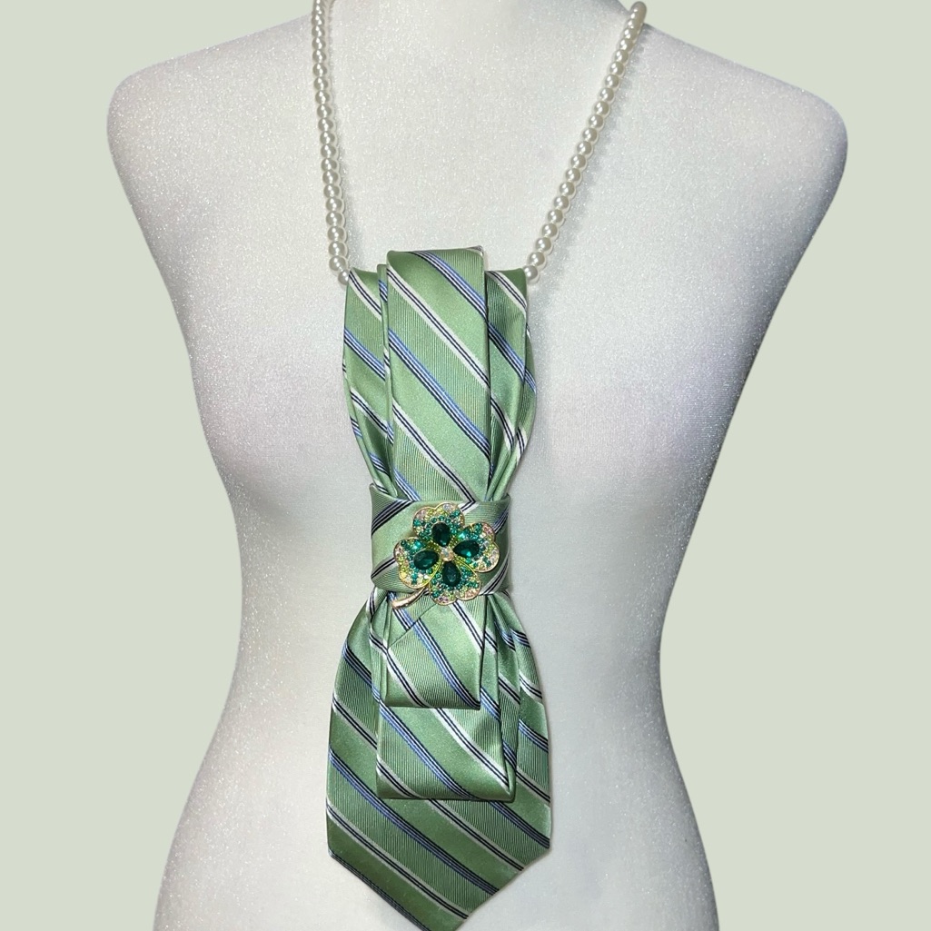 Elegant Green Striped Necktie Necklace With Four Leaf Clover Brooch